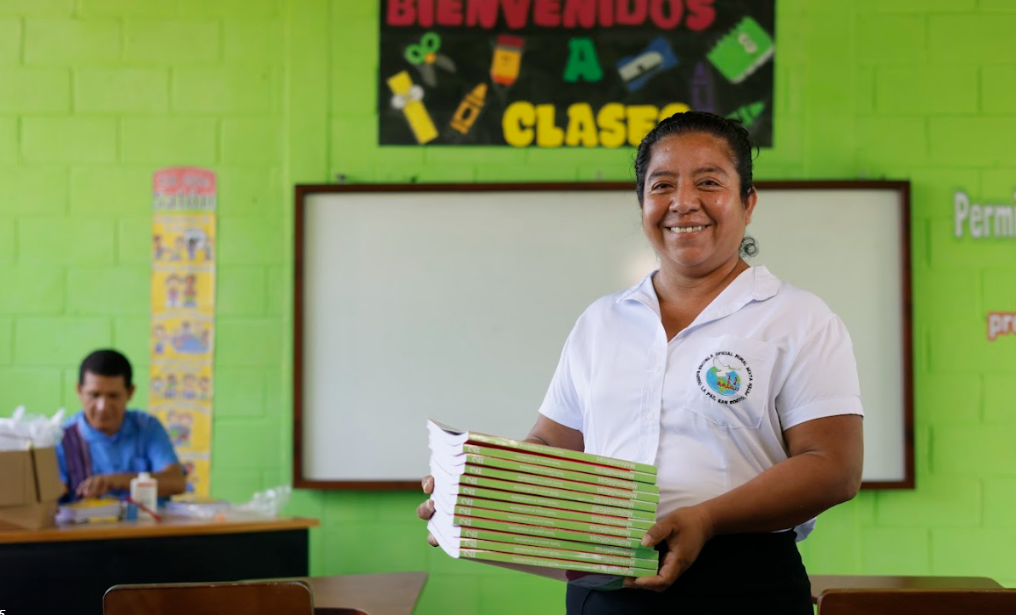Mineduc distribuyó libros del nivel primario en ocho idiomas mayas