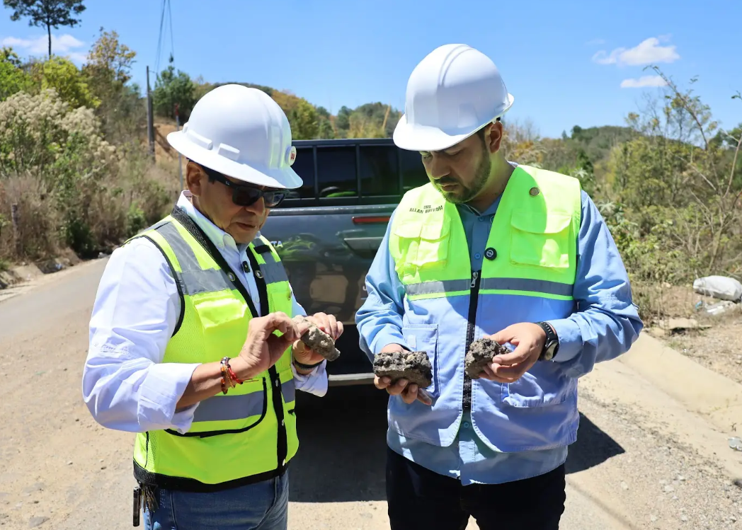 Autoridades del CIV evalúan obra inconclusa en San Pedro Ayampuc./Foto: CIV.