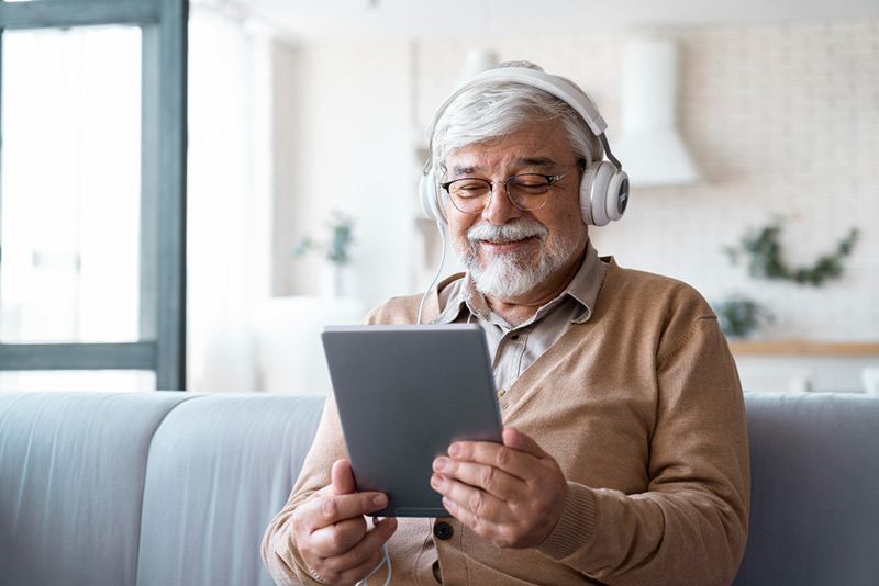 Uso de la tecnología podría reducir el riesgo de deterioro cognitivo en adultos mayores