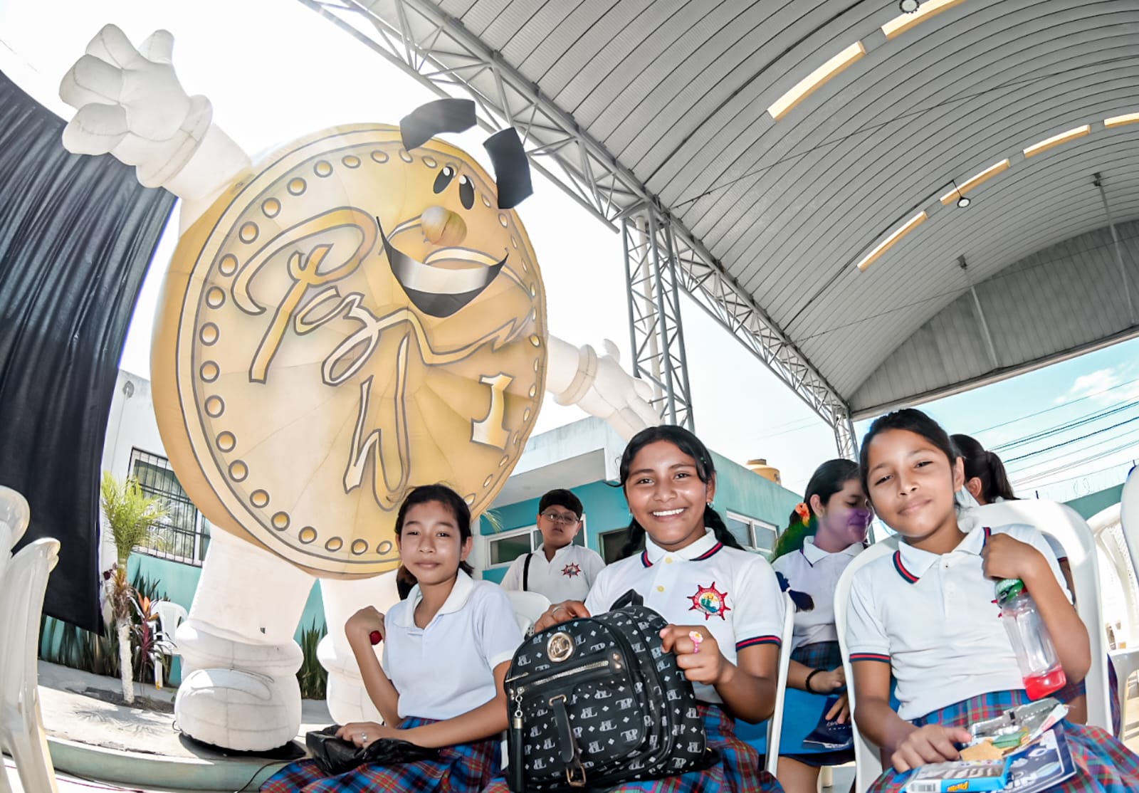 Más de 2 mil estudiantes participan en el primer Festival de Educación Financiera