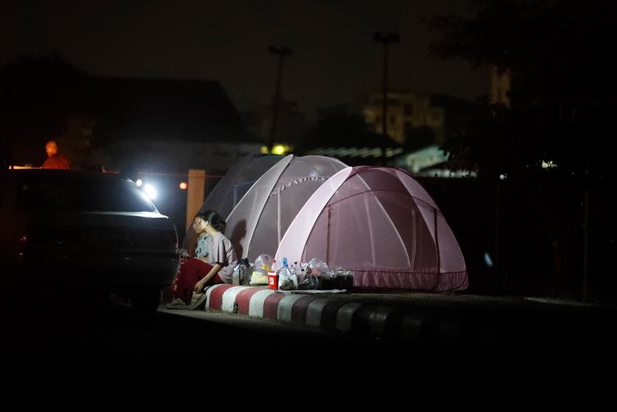 Labores de asistencia se dificultan en Birmania a raíz del terremoto. / Foto: EFE.