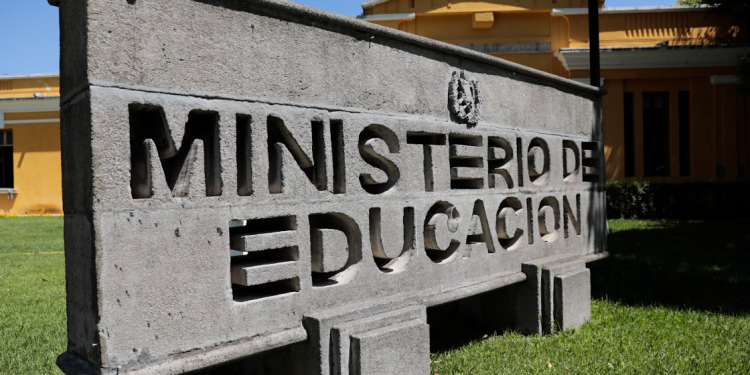 Ministerio de Educación advierte al STEG sobre acciones ilegales