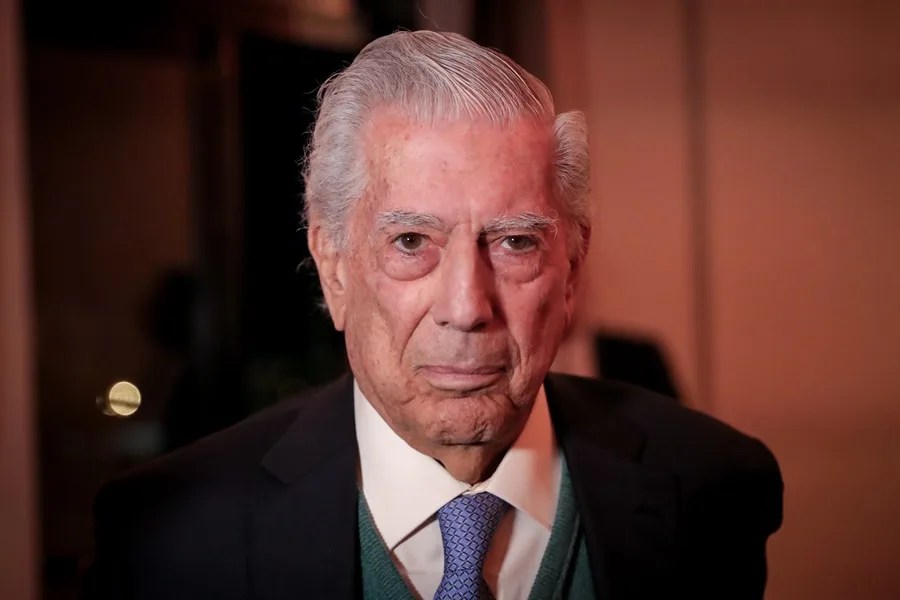 El escritor peruano ganador del premio Nobel de Literatura Mario Vargas Llosa ,en una fotografía de archivo. EFE/Raúl Martínez