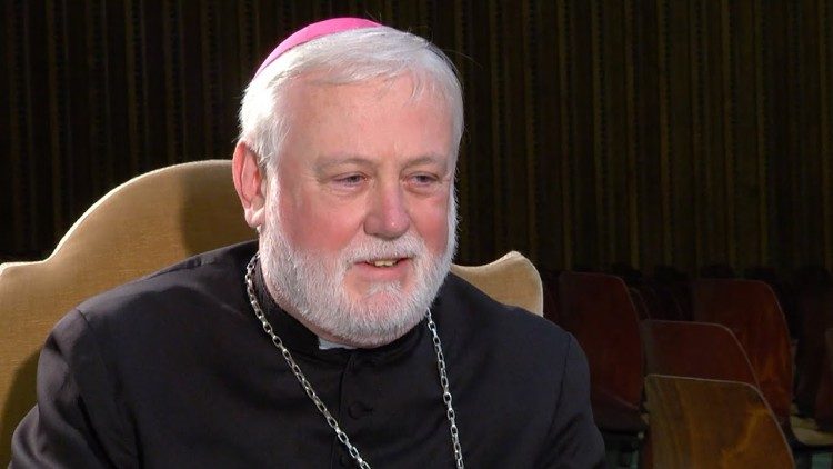 Monseñor Paul R. Gallagher, secretario del Vaticano para las Relaciones con los Estados, sostuvo una conversación telefónica con el ministro de Exteriores ruso, Sergei Lavrov, sobre la guerra en Ucrania.