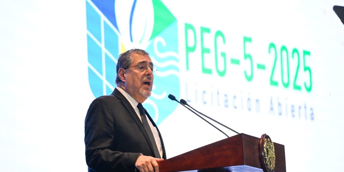 Presidente Arévalo durante el lanzamiento de licitaciones de electricidad. / Foto: Byron de la Cruz.