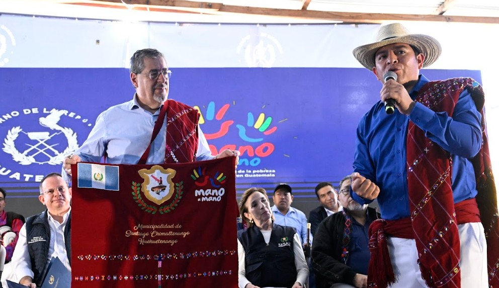Presidente Bernardo Arévalo durante la actividad en Santiago Chimaltenango, Huehuetenango. / Foto: Byron de la Cruz.