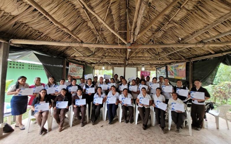 Capacitan en Petén para prevenir y detectar cáncer de cérvix