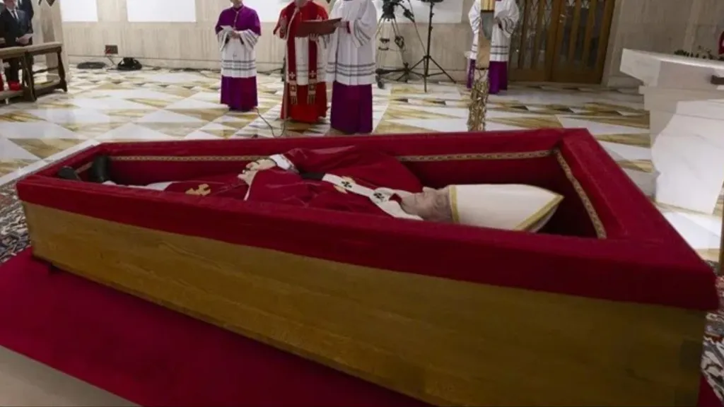 Cortejo fúnebre del Papa por el centro de Roma preocupa a las autoridades italianas