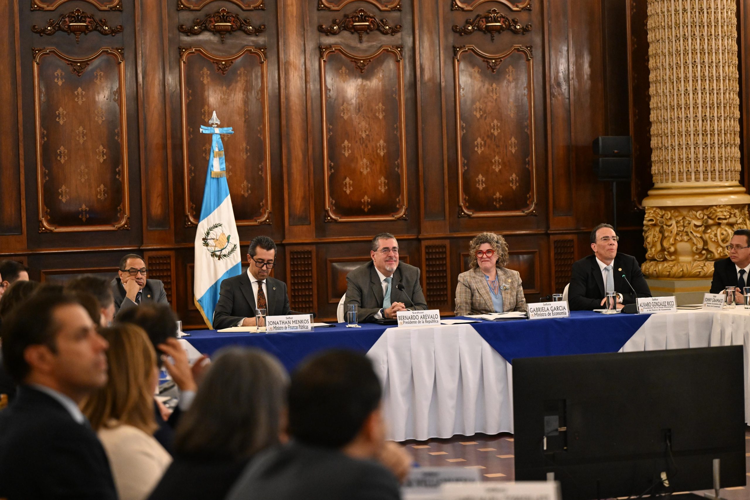 Gobierno de Arévalo se reunió con líderes de cámaras empresariales para establecer cooperación frente a los aranceles anunciados por Trump. / Foto: Gobierno de Guatemala.