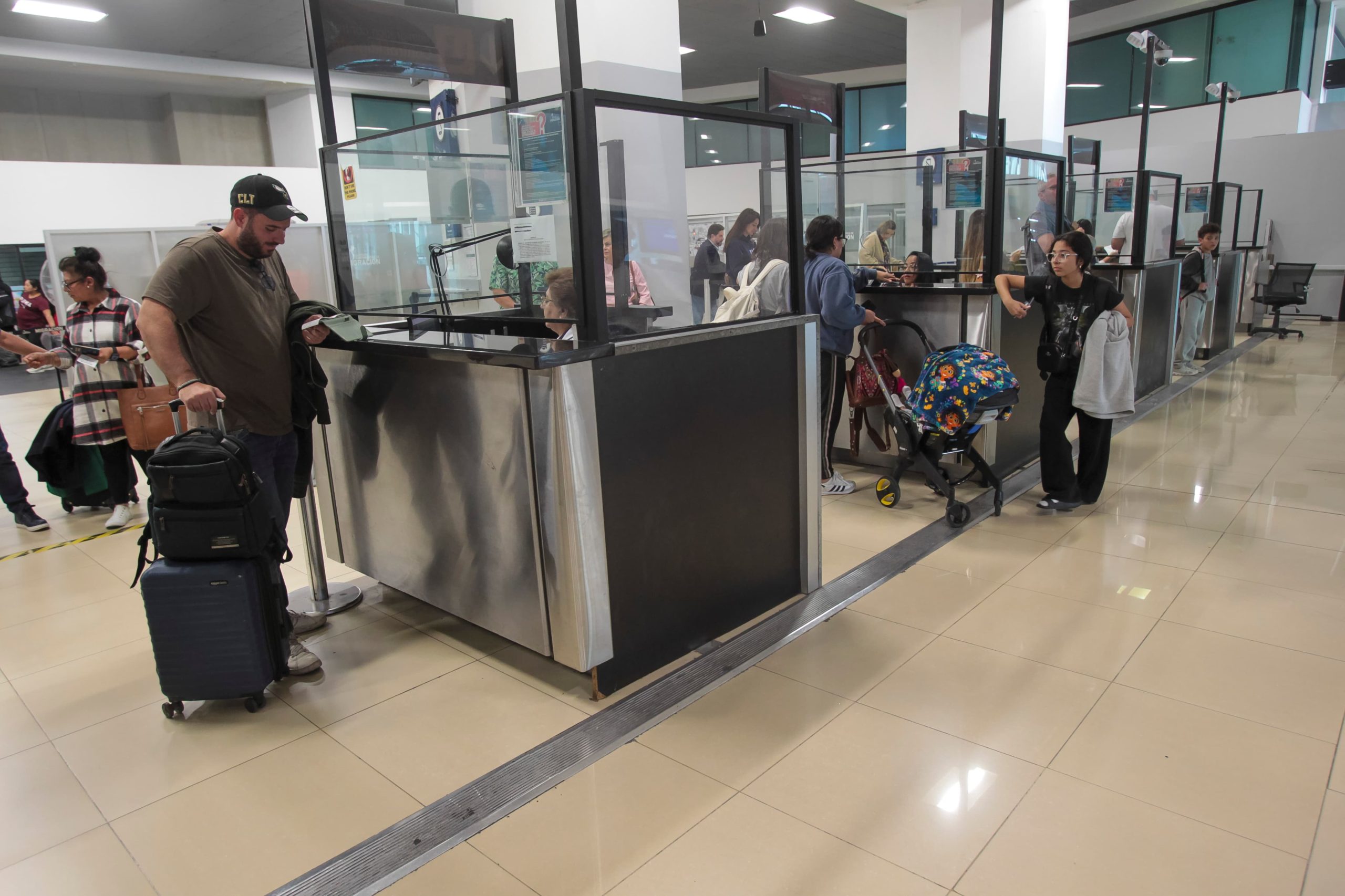La medida será permanente y está dirigida exclusivamente a personas que ya se encuentren en el aeropuerto. / Foto: IGM