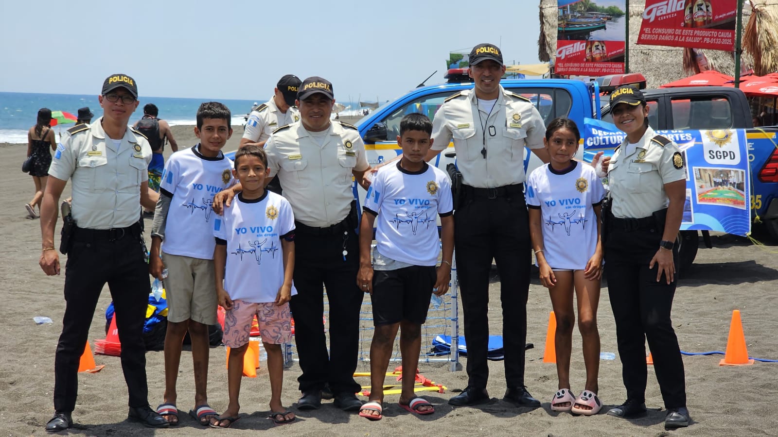 PNC lleva alegría a los niños en el descanso de Semana Santa, con juguetes y consejos de prevención. / Foto: PNC.