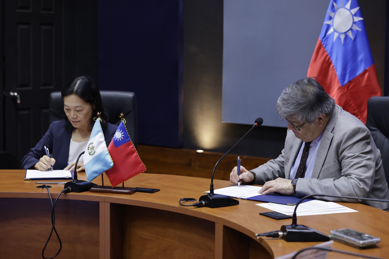 Mingob y la República de China (Taiwán) firman carta simbólica para donar 252 motocicletas a la PNC