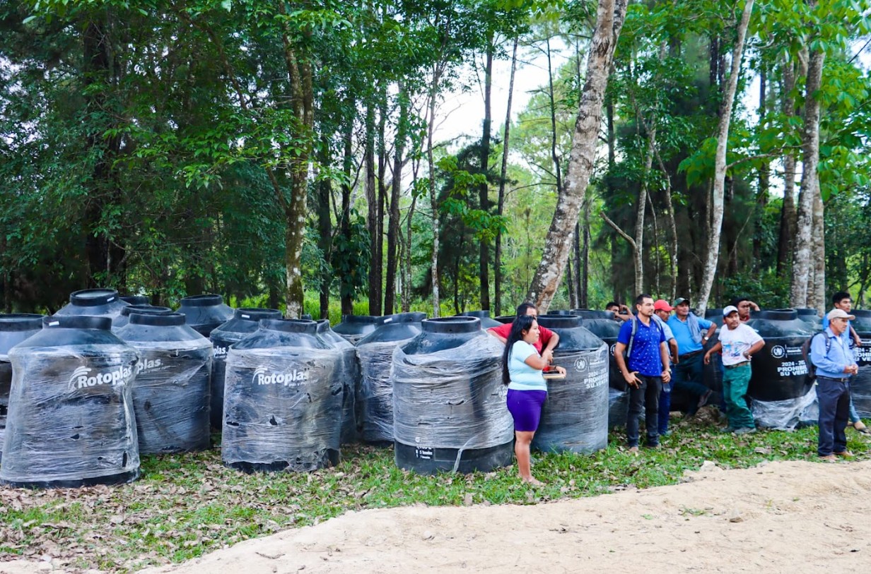 Entrega de insumos beneficia a comunidades de los municipios de Flores y Poptún, Petén