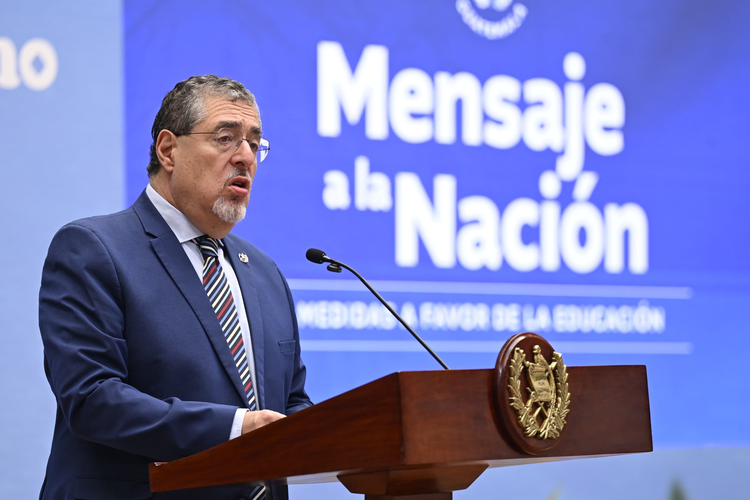 Presidente Arévalo otorga aumento salarial a maestros y acciona contra pacto colectivo