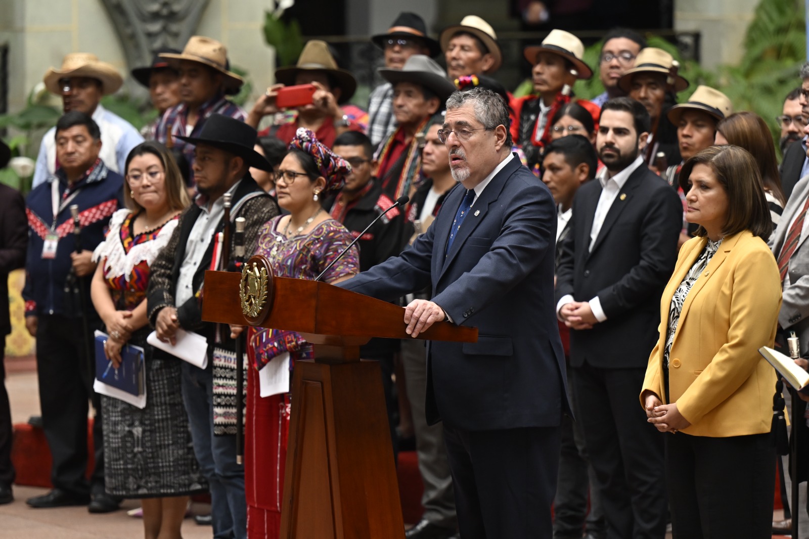 El presidente brindó conferencia de prensa junto a las Autoridades Indígenas Ancestrales.