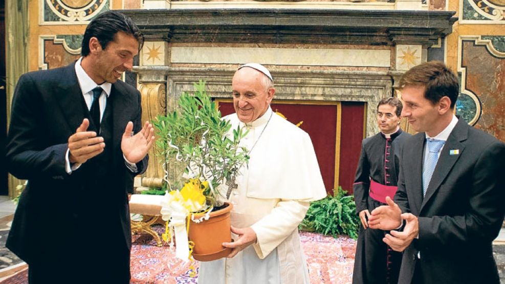De capitán a pastor: Messi honra la memoria del Papa argentino con emotivo mensaje