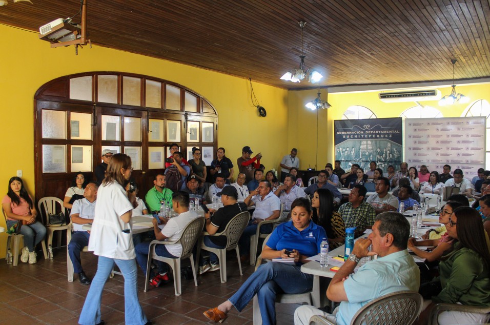 Compromiso para llevar salud, educación e infraestructura en Suchitepéquez