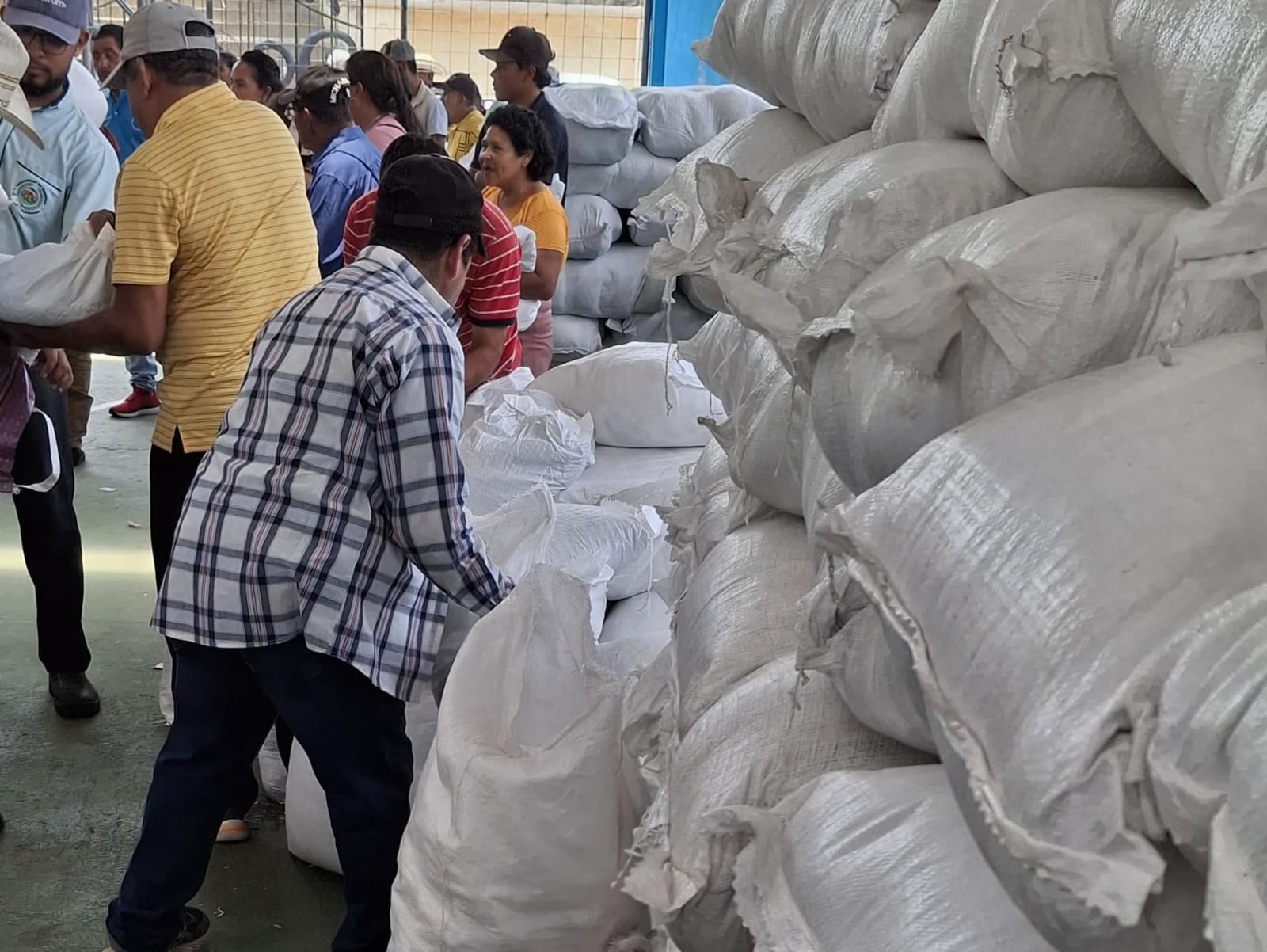 Entregan alimentos a familias vulnerables de Zapotitlán, Jutiapa
