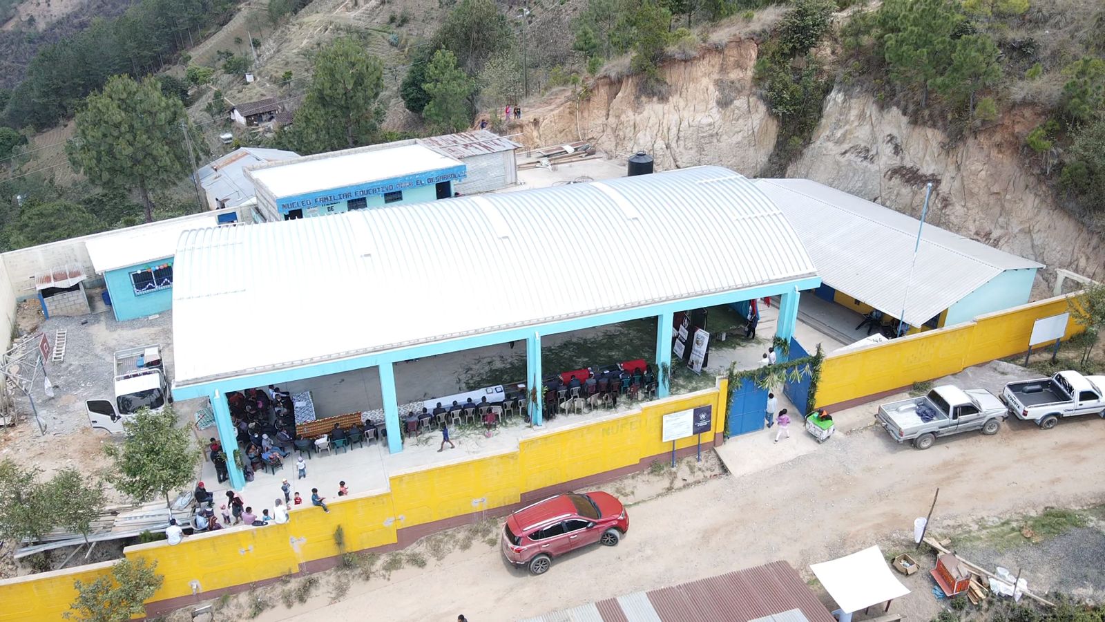 Entregan mejoramiento del instituto básico en Santa María Chiquimula, Totonicapán