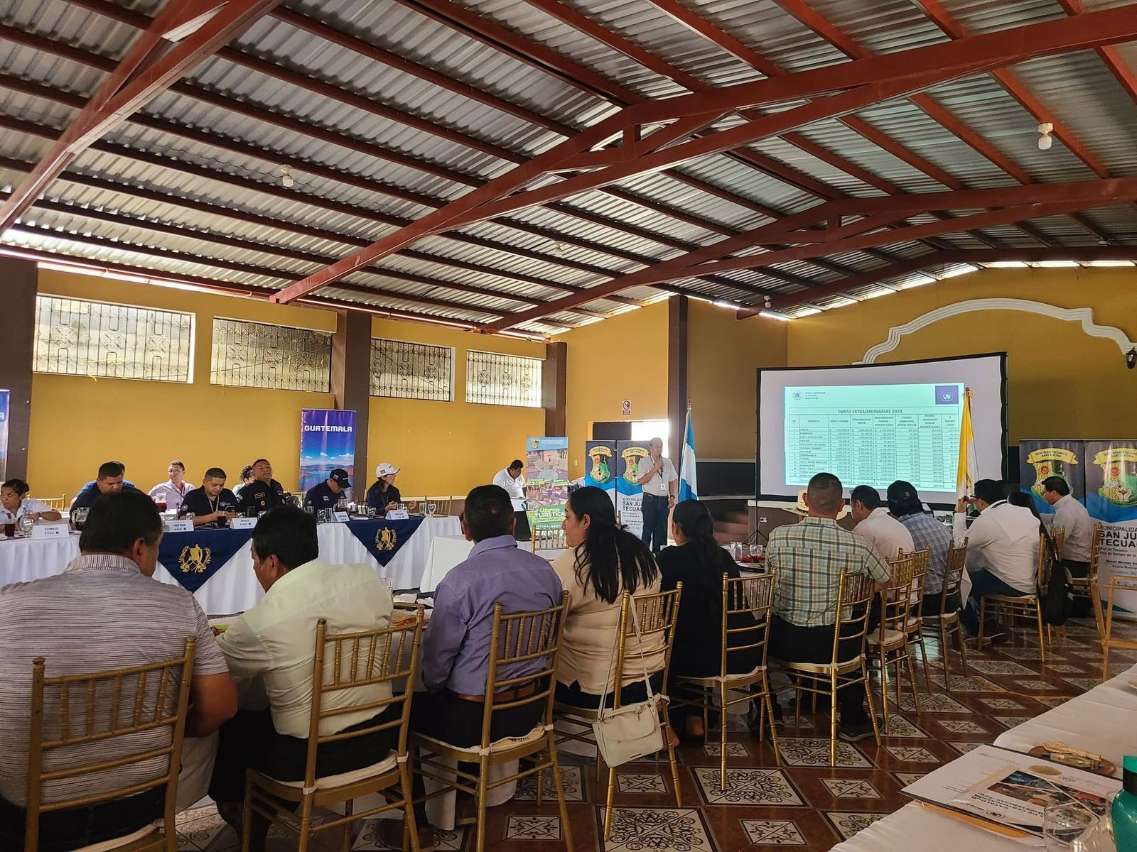 Autoridades abordan temas clave para el desarrollo de Santa Rosa