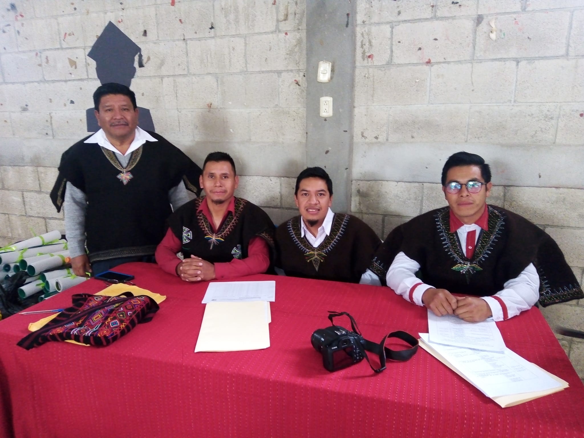 La comunidad lingüística "chuj" comparte inscripciones para un diplomado. (Foto: ALMG)