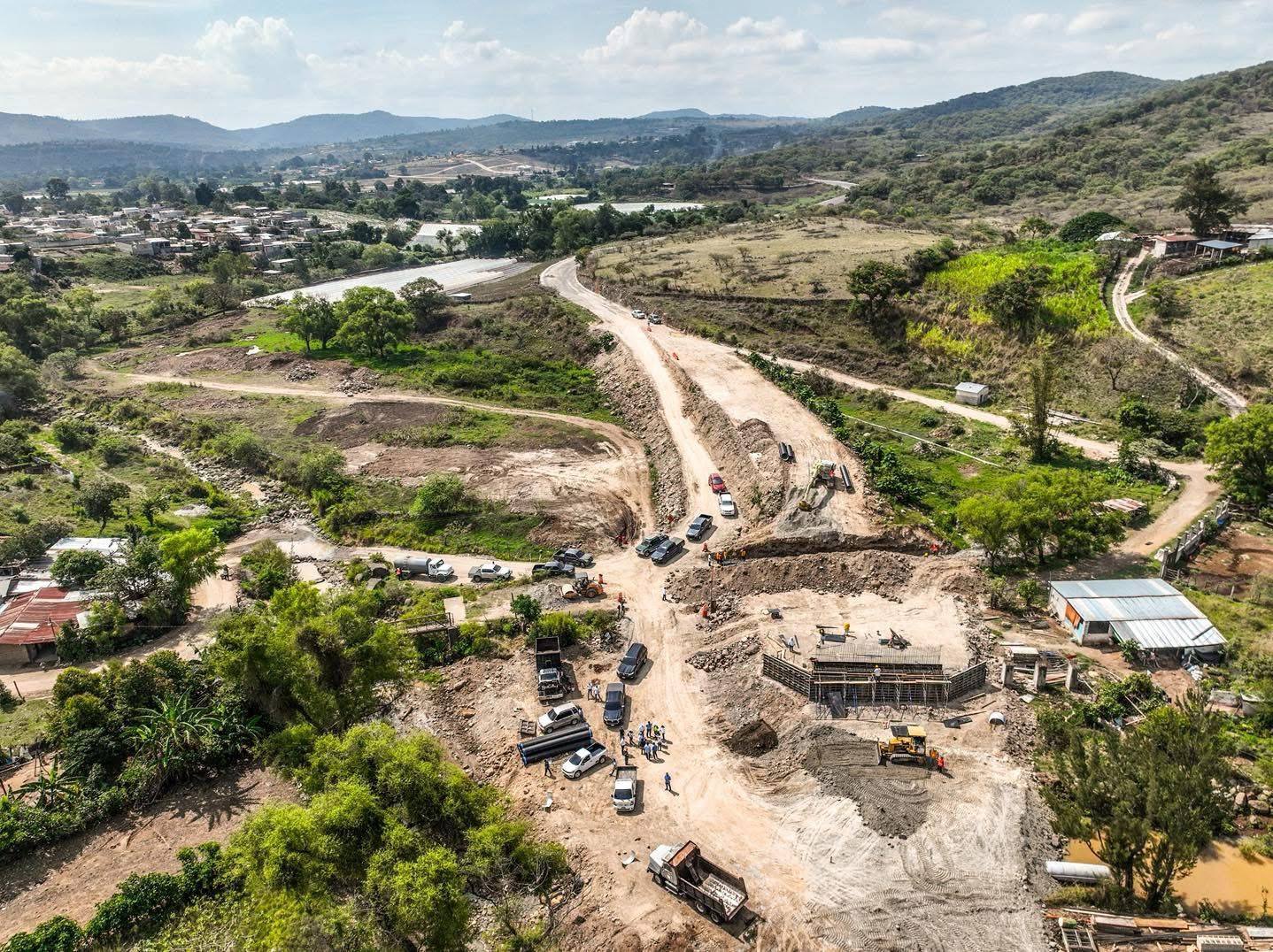 Supervisan avances de infraestructura vial en el departamento de Jalapa
