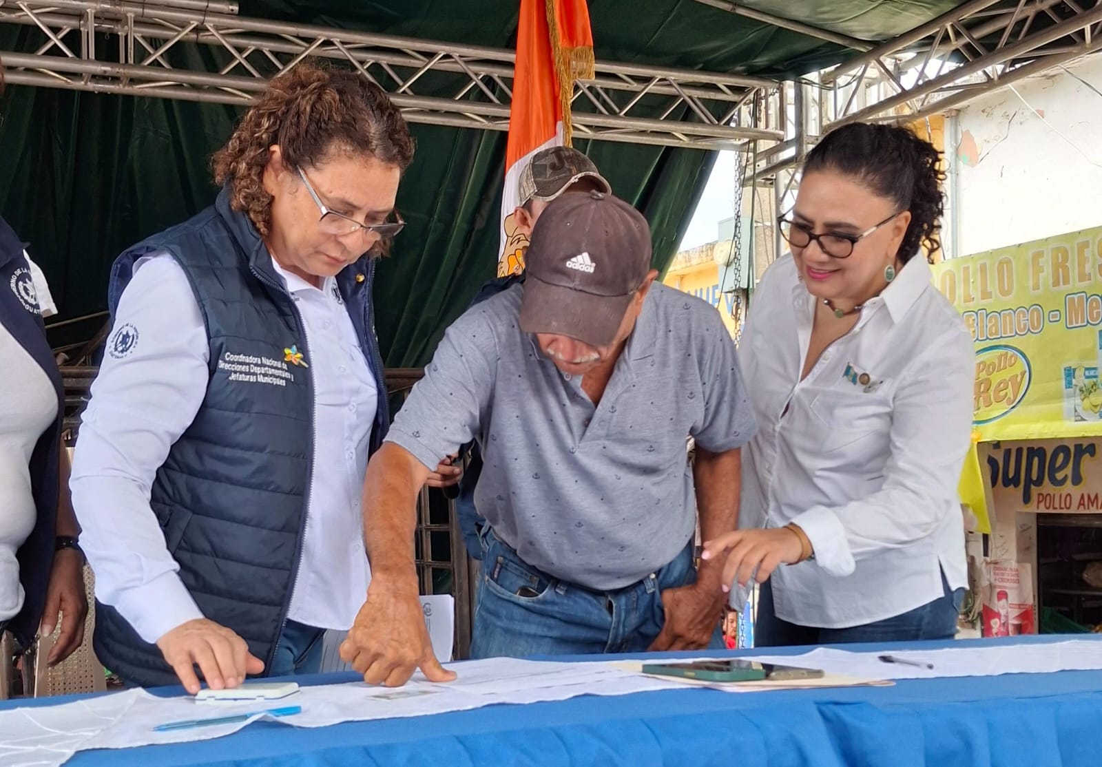 Adultos mayores de Moyuta reciben Aporte Económico del Adulto Mayor