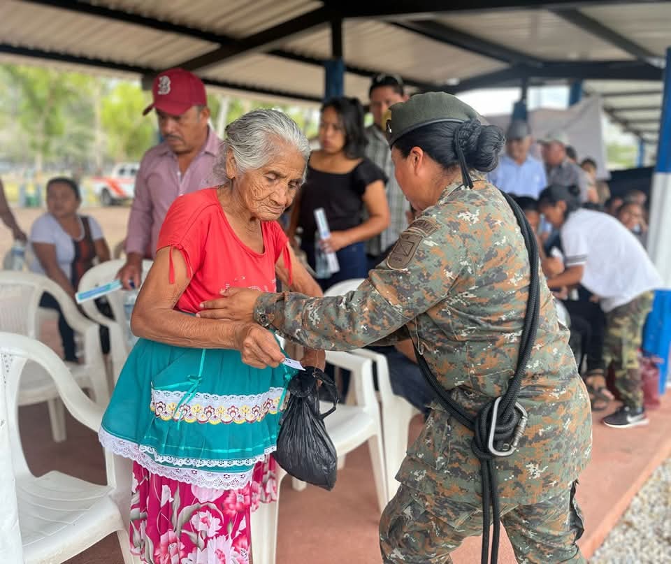 Resaltan compromiso del acceso a la salud durante jornada médica del Centam Guardian en Jutiapa