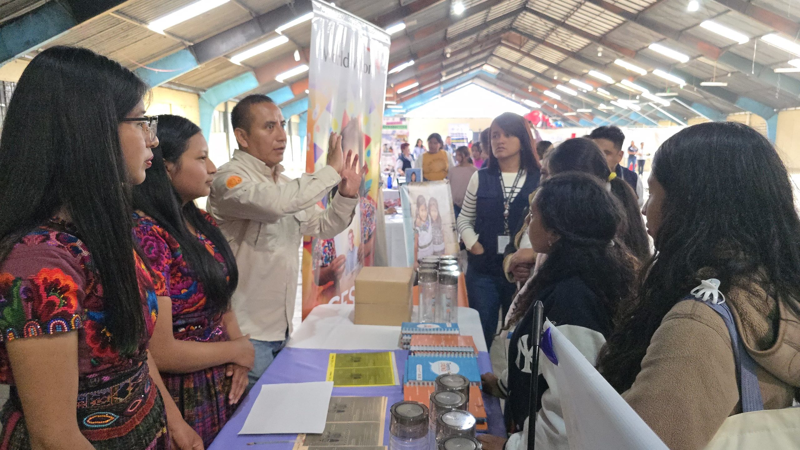 Encuentro integral de desarrollo y competitividad para madres adolescentes