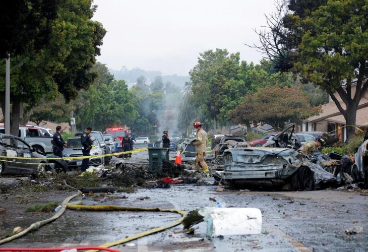 Dos muertos y ocho herido estrellarse una avioneta en un barrio de San Diego, California