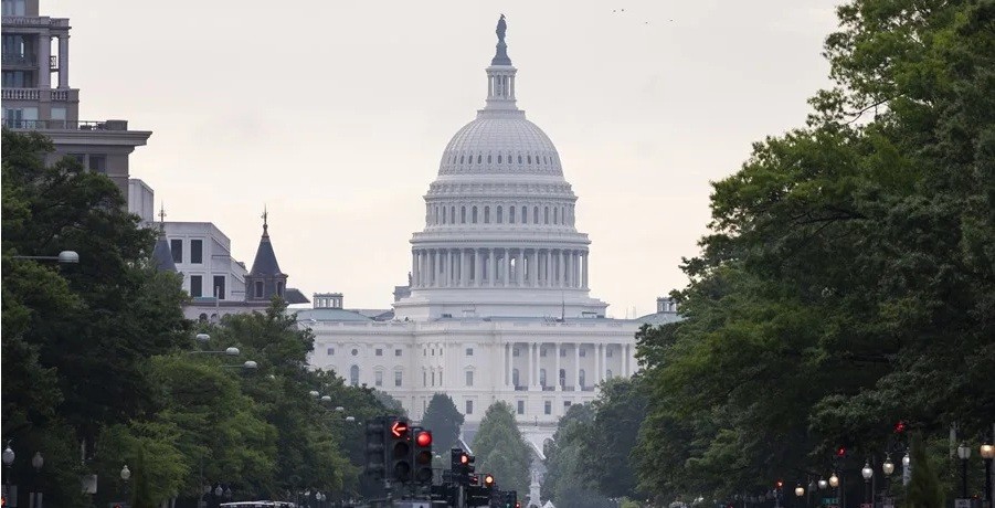 Republicanos en el Congreso de EE. UU. desbloquean plan de Trump que incluye un impuesto de 5 % a las remesas.