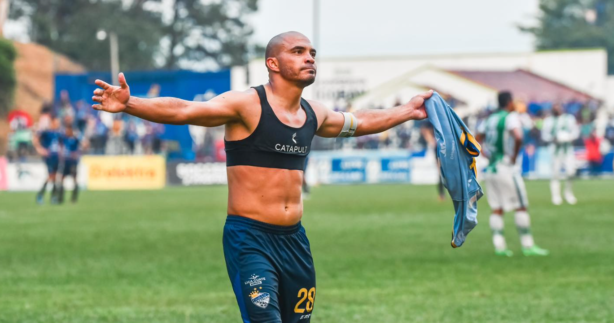 Janderson Pereira acerca a Cobán a la final del Clausura 2025