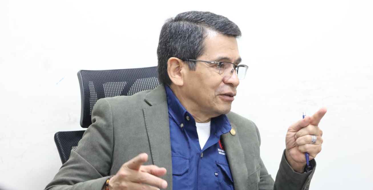 Ministro Díaz se compromete con la movilidad en Escuintla./Foto: CIV.
