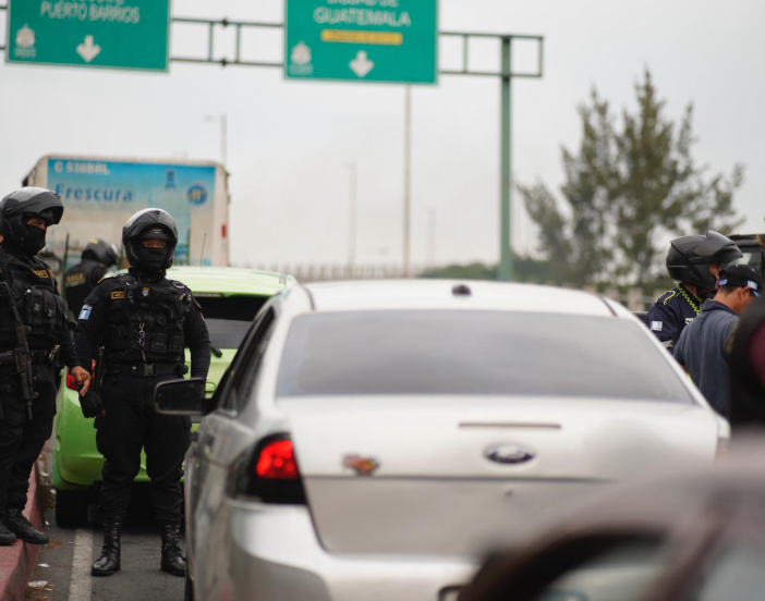La PNC y PMT desarrollan operativos contra taxis piratas. (Foto: Mingob)