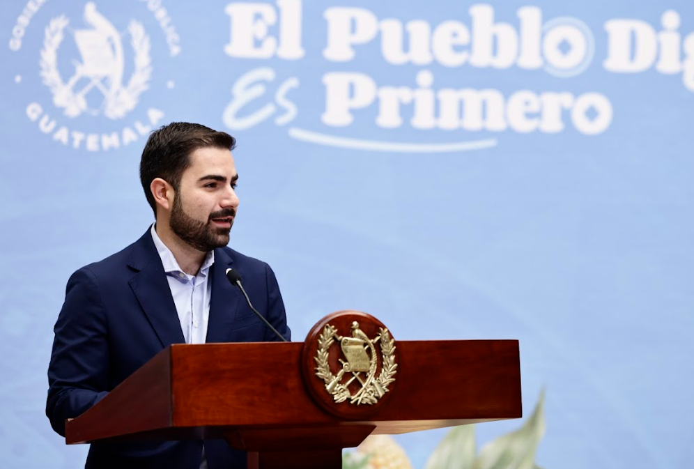 Presidente participará en licitación de tres hospitales. Santiago Palomo compartió la agenda del binomio presidencial./Foto: Daniel Ordóñez.