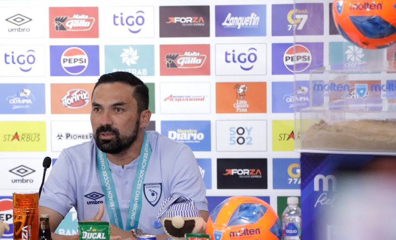 Pablo Crocker se convierte en el primer legionario de futbol playa de Guatemala