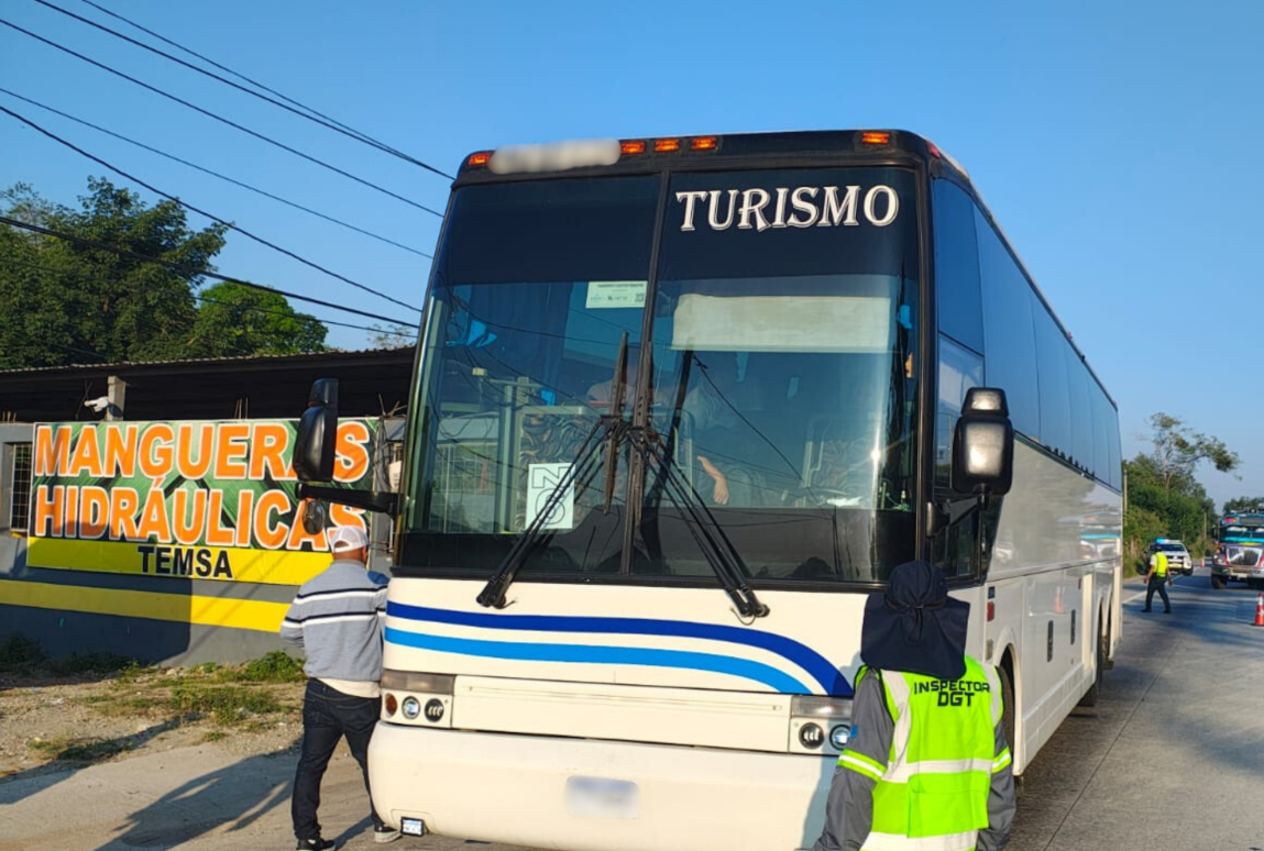 Operativos viales y limpieza de carreteras garantizan seguridad vial