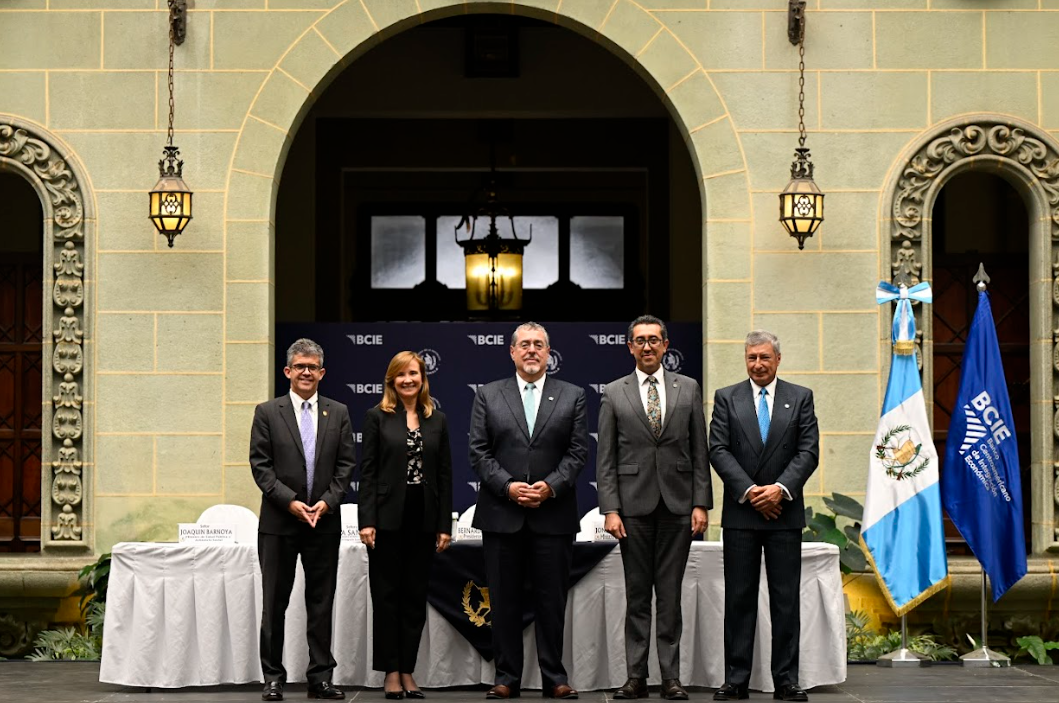 Presidente: Cinco hospitales en cinco departamentos, una realidad que estamos construyendo