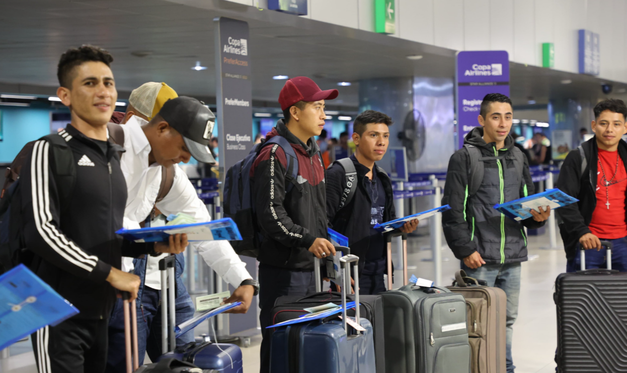 13 guatemaltecos fueron beneficiados con el programa de Trabajo Temporal en el Extranjero./Foto: Mintrab.