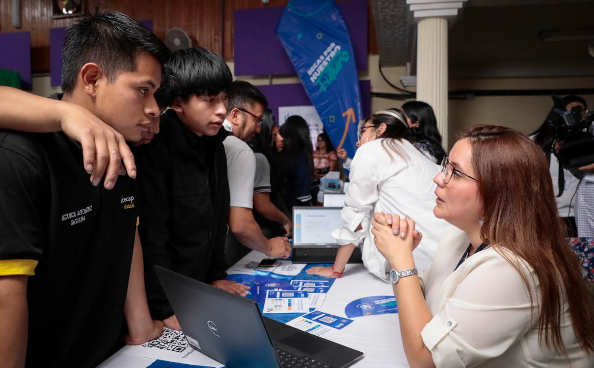 Más de 5 mil jóvenes participaron en la gira de Becas por Nuestro Futuro