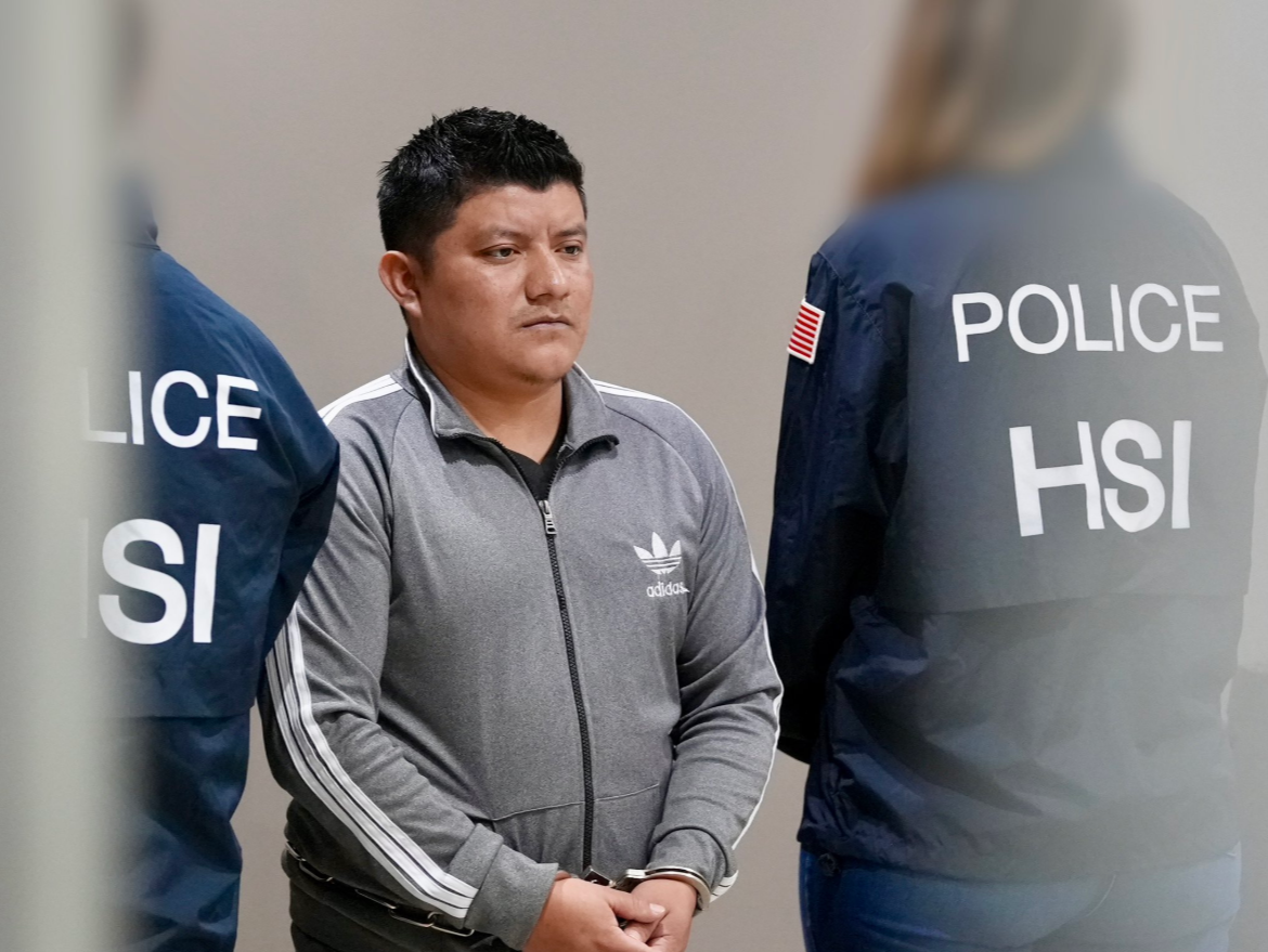 Las autoridades estadounidenses confirmaron que Alberto Macario Chitic fue entregado a su jurisdicción para enfrentar cargos relacionados con el tráfico ilícito de personas. / Foto: Embajada de Estados Unidos en Guatemala.