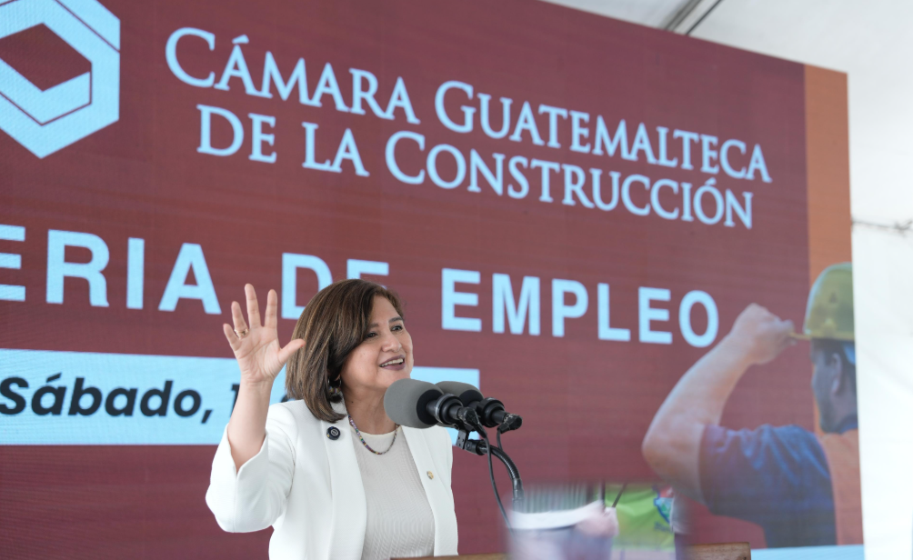 Vicepresidenta participa en la Feria de Empleo de la Construcción