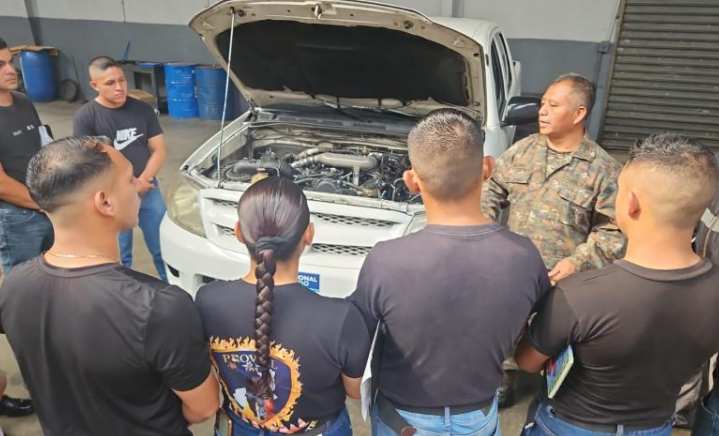 Provial recibe capacitación de mecánica impartida por el Ejército de Guatemala./Provial.