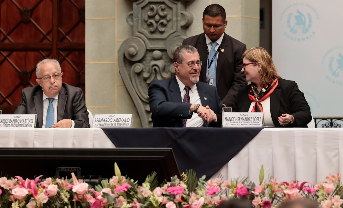 “El pueblo digno de Guatemala y el sistema IDH cuentan con el apoyo del gobierno que presido”, dijo el presidente Bernardo Arévalo