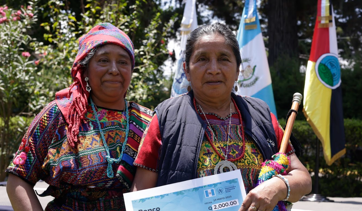“Después de años de discriminación, hoy nos reconocen”, comadronas reciben estipendio con gratitud