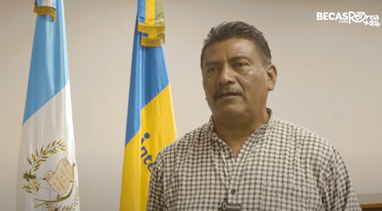 Julio César Ordóñez, beneficiario de becas para la comunidad migrante retornada. (Foto: Intecap)