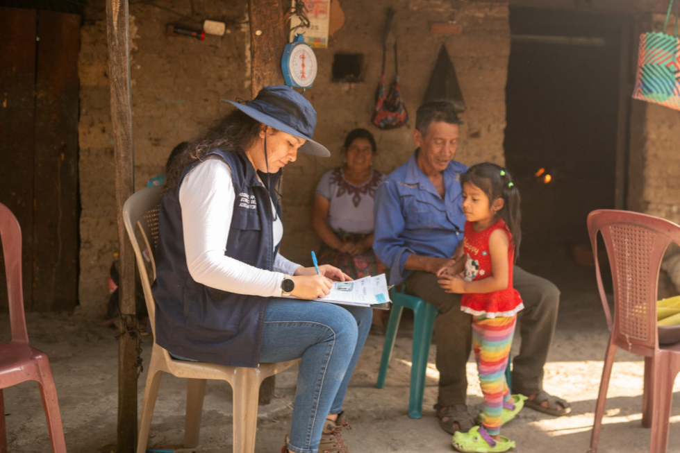 Mintrab notifica a adultos mayores sobre su integración al PAM./Foto: Mintrab.