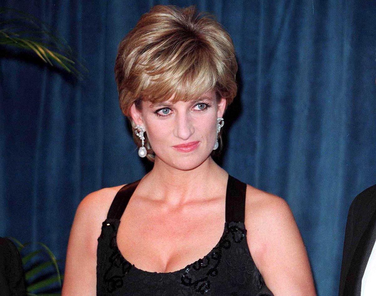 Diana de Gales fue reconocida mundialmente por su filantropía y estilo único de vestuario. / Foto: Vanity Fair.