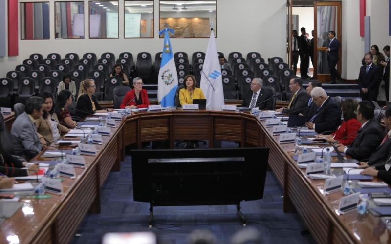 La vicepresidenta Karin Herrera lidera regunión del Gabinete Económico (Gabeco).