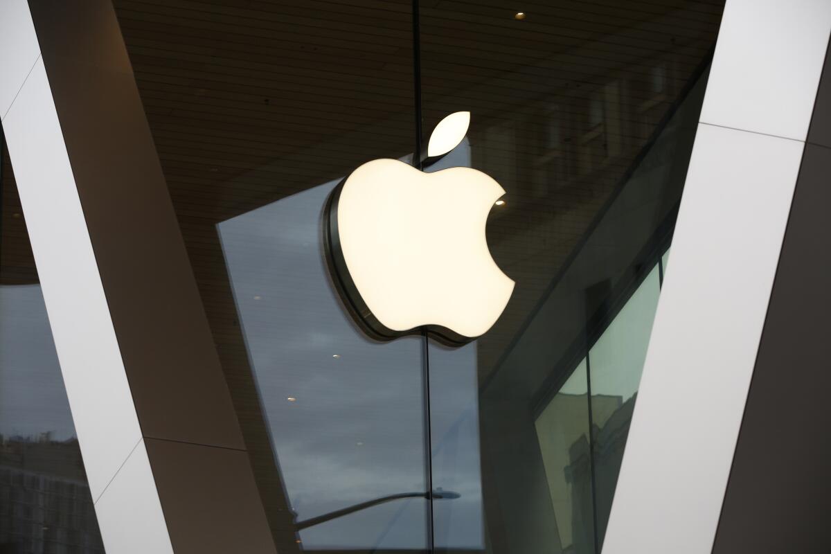 Gigante tecnológico Apple está en la mira de Donald Trump. / Foto: Los Angeles Times.